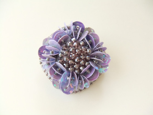 sold/Brooch　ビーズ刺繍　あじさい　purple（K0780) 1枚目の画像