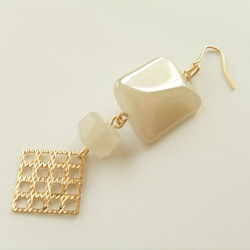 金具変更OK　Pierces or Earrings　ガラス　ムーンストーン（P0868） 2枚目の画像