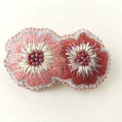 Brooch　ビーズ刺繍　お花　pink/red（K0781) 1枚目の画像