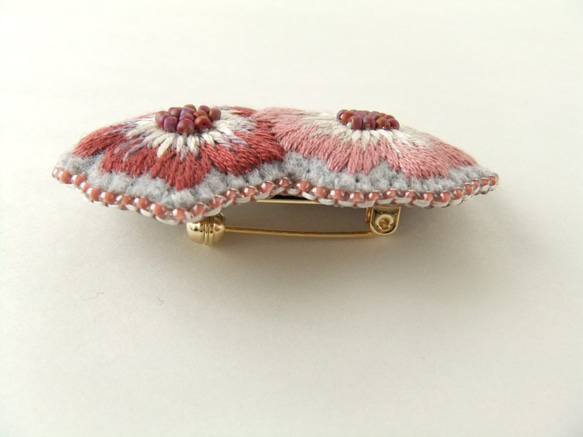 Brooch　ビーズ刺繍　お花　pink/red（K0781) 2枚目の画像