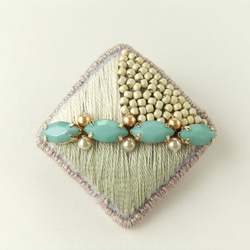 sold/Brooch　ビーズ刺繍　四角　green（K0790) 1枚目の画像