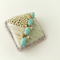 sold/Brooch　ビーズ刺繍　四角　green（K0790) 2枚目の画像