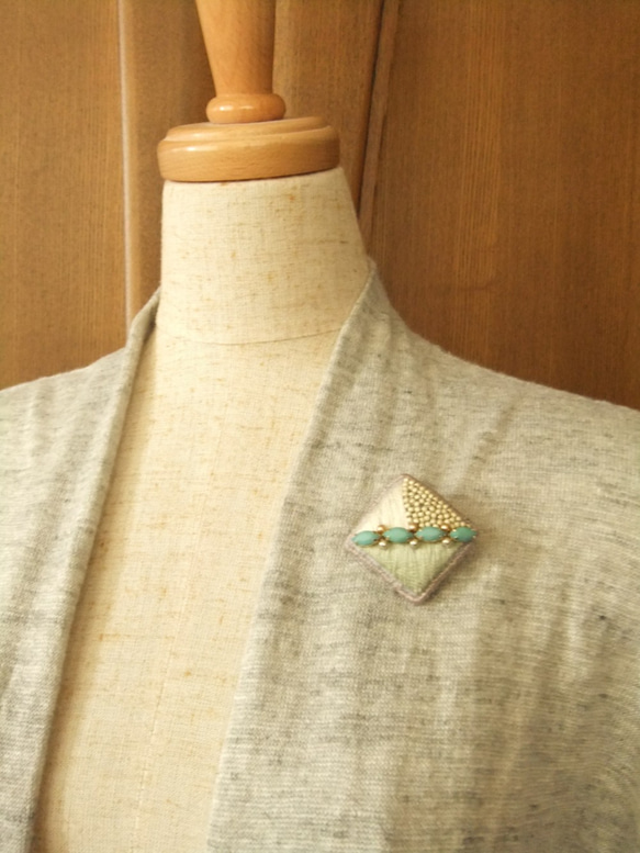 sold/Brooch　ビーズ刺繍　四角　green（K0790) 4枚目の画像