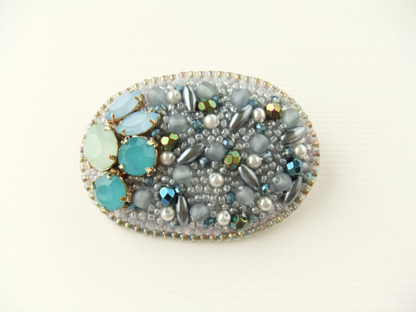 Brooch　ビーズ刺繍　ビジュー（K0795) 1枚目の画像