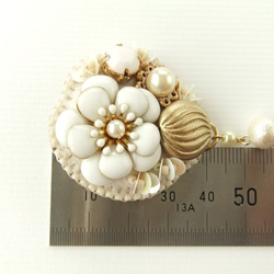 Brooch　ビーズ刺繍　お花　コットンパール（K0807) 4枚目の画像