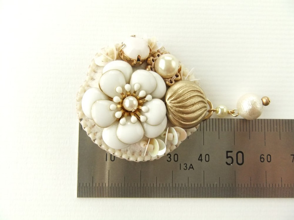 Brooch　ビーズ刺繍　お花　コットンパール（K0807) 4枚目の画像