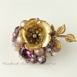 sold/Brooch　花　葉　スワロフスキー（K0819) 1枚目の画像