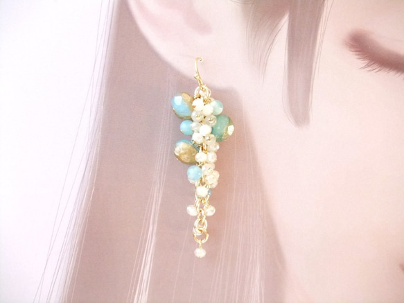 sold/SALE  金具変更OK　Pierces or Earrings　カルセドニー　チェコガラス（P0901） 4枚目の画像