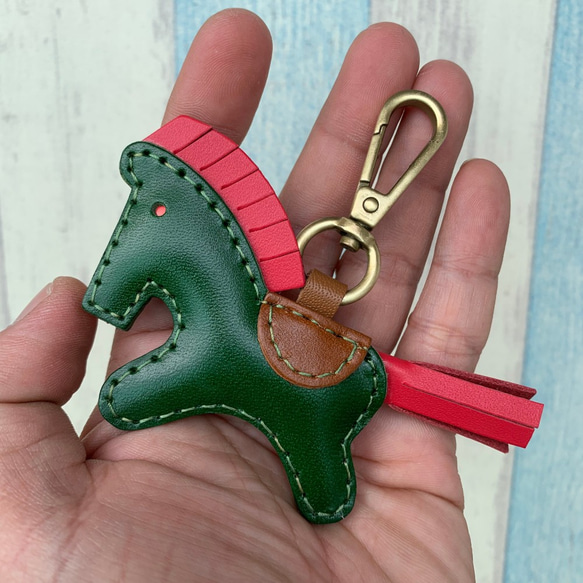 {Leatherprince 手工皮革} 台灣MIT 深綠色 可愛 小馬 純手工縫製 皮革 龍蝦釦鑰匙圈 第1張的照片