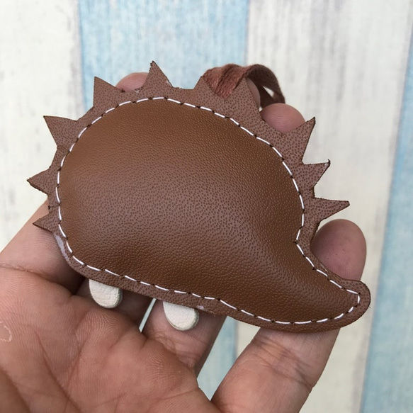 {Leatherprince手作りの革}台湾MIT茶色かわいい小さなハリネズミ手作り縫製革バッグチャーム 2枚目の画像