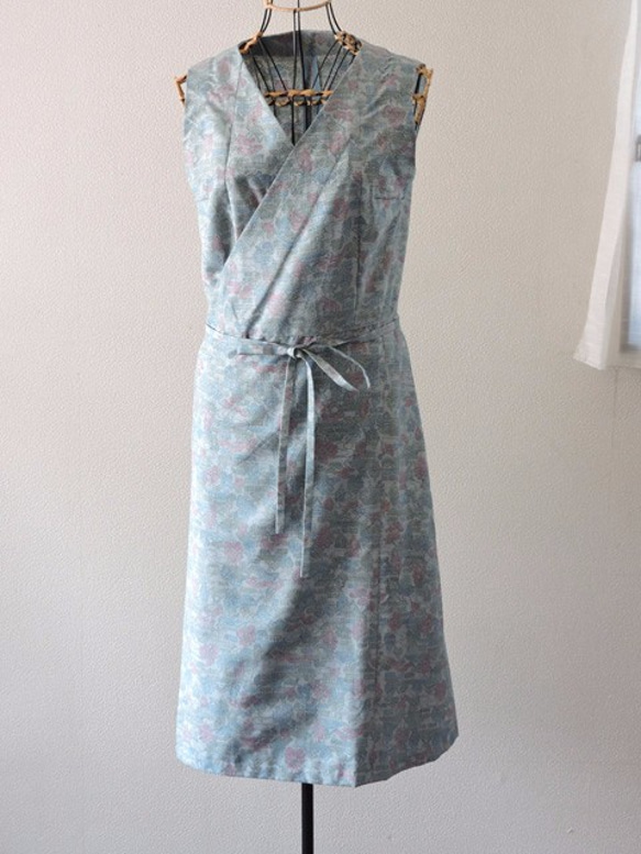 着物リメイク：紬のカシュクールワンピース（水色） 1枚目の画像
