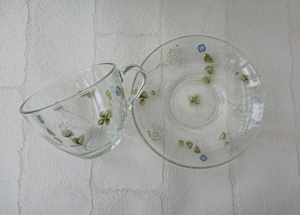 四つ葉のクローバーが揺れる♪ガラスのカップ＆ソーサー 3枚目の画像
