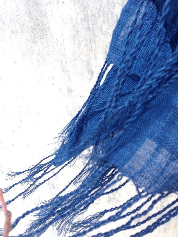 【大人気につき再販‼︎】インディゴ染め手織りリネン100%ストール 3枚目の画像