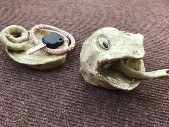 汚れた蛇の置き物 Amazon.co.jp: 天然銀の黒曜石蛇置物手彫り金黒化層動物像彫刻