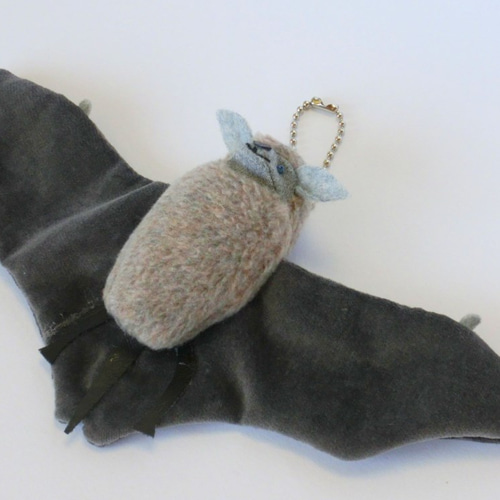 最終価格　最終価格　白コウモリ　ぬいぐるみ　海外作家様　ハンドメイド 最終価格 最終価格 白コウモリ ぬいぐるみ 海外作家様 ハンドメイド