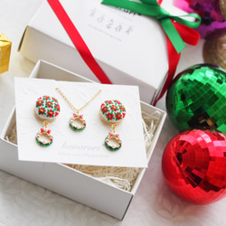 クリスマスコフレ☆刺繍のイヤリング(ピアス)&ネックレス《ポインセチア》 2枚目の画像