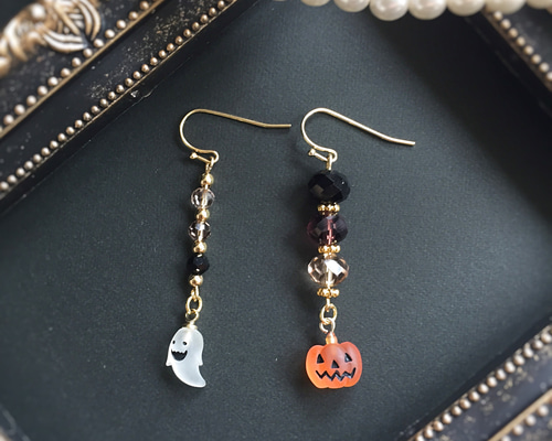 シックなカラーのハロウィンピアス／イヤリング ピアス（フック