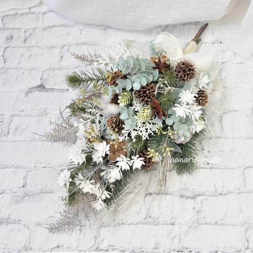 snow flower 白い小枝をそえて スワッグ：木の実 アンバーバーム