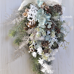 snow flower 　白い小枝をそえて　スワッグ：木の実　アンバーバーム　コニファー　白　リボン　 9枚目の画像