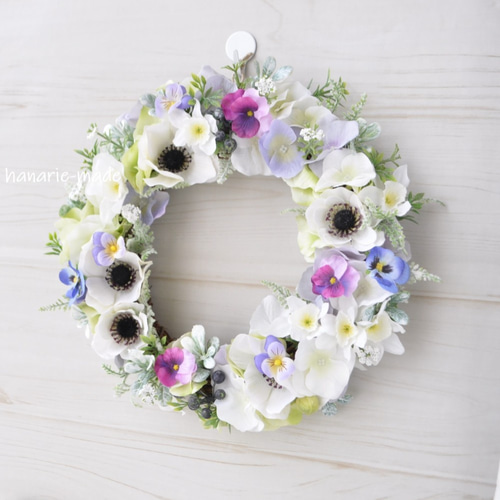 リース ＜ Floral Happiness パンジーと小花がいっぱい春リース