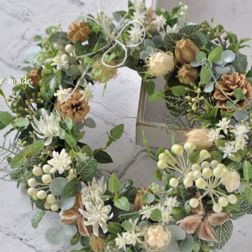 木の実とふうせんポピー・グリーンのナチュラルリース：木の実  