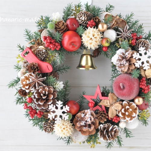 リース【7】コニファーとりんご ゴールドのベル 木製オーナメント