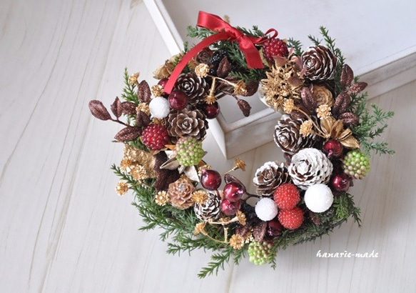 mini-wreath　16cm：グリーンコニファーと木の実 3枚目の画像