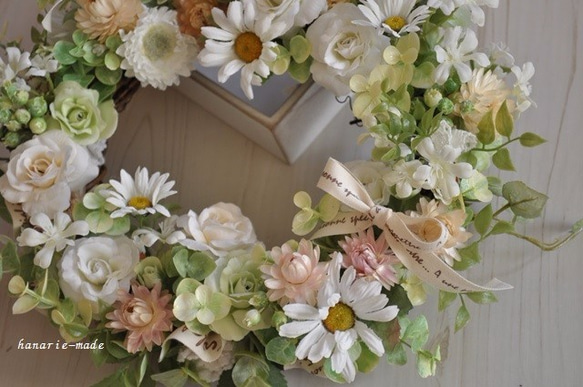 白いバラとマーガレット　コットンリボンをそえて：wreath 3枚目の画像