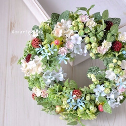Sｻｲｽﾞ小花と実とフランボワーズ：wreath 1枚目の画像