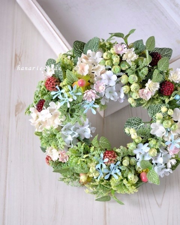 Sｻｲｽﾞ小花と実とフランボワーズ：wreath 1枚目の画像