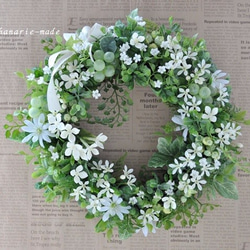 白い花とグリーンのリース 4枚目の画像
