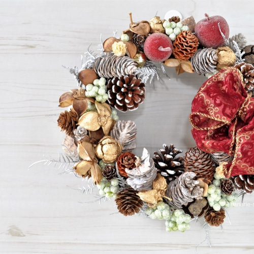 no.10 クラシカルな木の実のリース シルバーリーフをベースに：お好み  