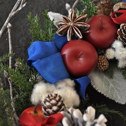 森のクリスマス：小枝とリボンのリース 4枚目の画像
