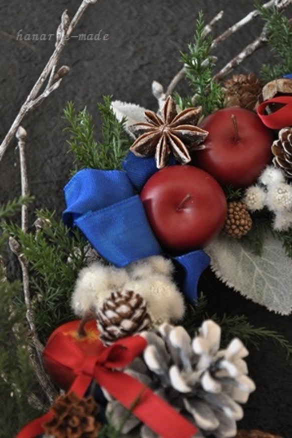 森のクリスマス：小枝とリボンのリース 4枚目の画像