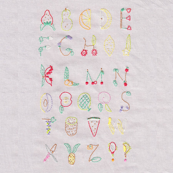 フルーツのアルファベットの刺繍キット[初心者でも楽しい/図案付/入園入学/通園］ 3枚目の画像