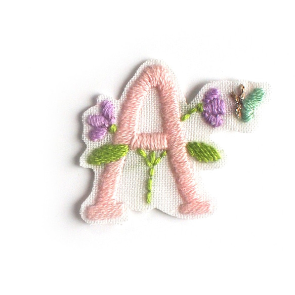 手刺繍アップリケ "A" ピンク 1枚目の画像