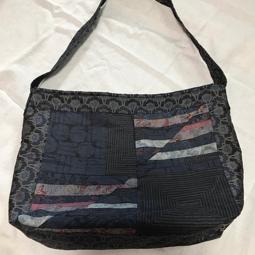 あき◇ショルダーバッグ◇ 正絹本場大島紬パッチワークｆ 4点 e9c417364fece5ba76f23c724c0d1c