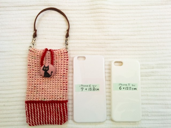 手編みミニバッグ　赤×生成り　猫ボタン 3枚目の画像