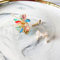 聖誕氣氛 蝴蝶結  繽紛花球樹脂雙用耳環  單支 第3張的照片