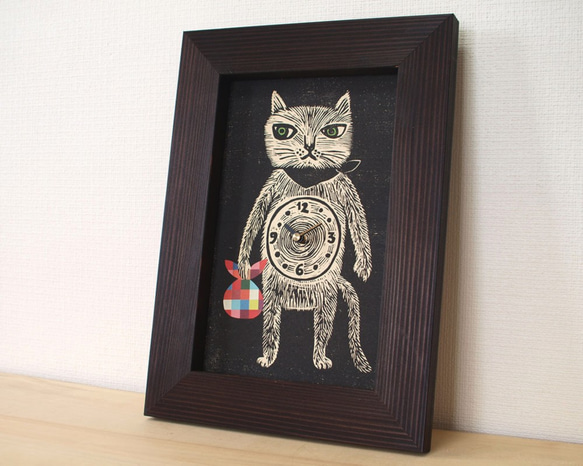 おさのなおこ　木版画　杉　猫の腹時計　掛け時計　置き時計 木版画の時計『腹時計』（風呂敷/モザイク柄） 掛け時計・置き時計 お