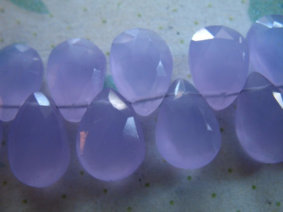 紫色の色鮮やかな梨形状 purple CHALCEDONY pear Shape, 1枚目の画像