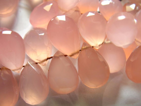 粉紅色的校準塞隆，粉玉髓梨形的梨形狀， 第1張的照片