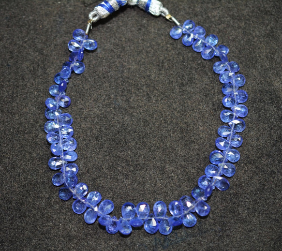 Tanzanite Faceted Pear Shape Briolettes Beads / 4x6-5x7 mm 1枚目の画像