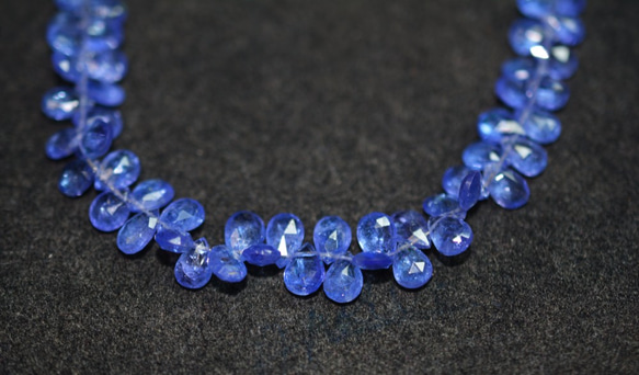 Tanzanite Faceted Pear Shape Briolettes Beads / 4x6-5x7 mm 2枚目の画像