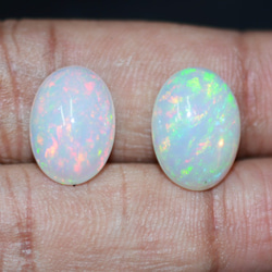 ETHIOPIAN OPAL Oval Cabochon / 2 piece / 10x14x6 mm 2枚目の画像