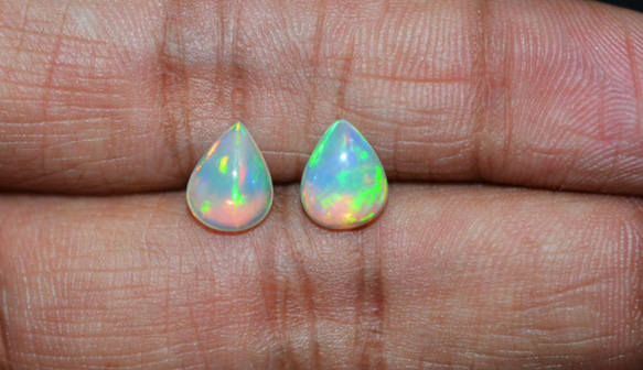 ETHIOPIAN OPAL Pear Cabochon / 2 piece / 7x9 mm 2枚目の画像