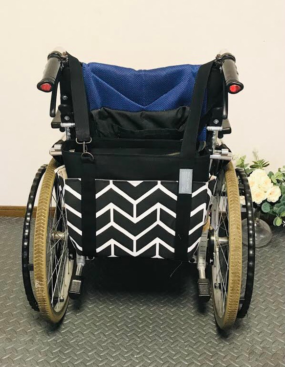 【車椅子対応】スペイン製シェブロン柄×8号キャンバスの４つポケットトート 3枚目の画像