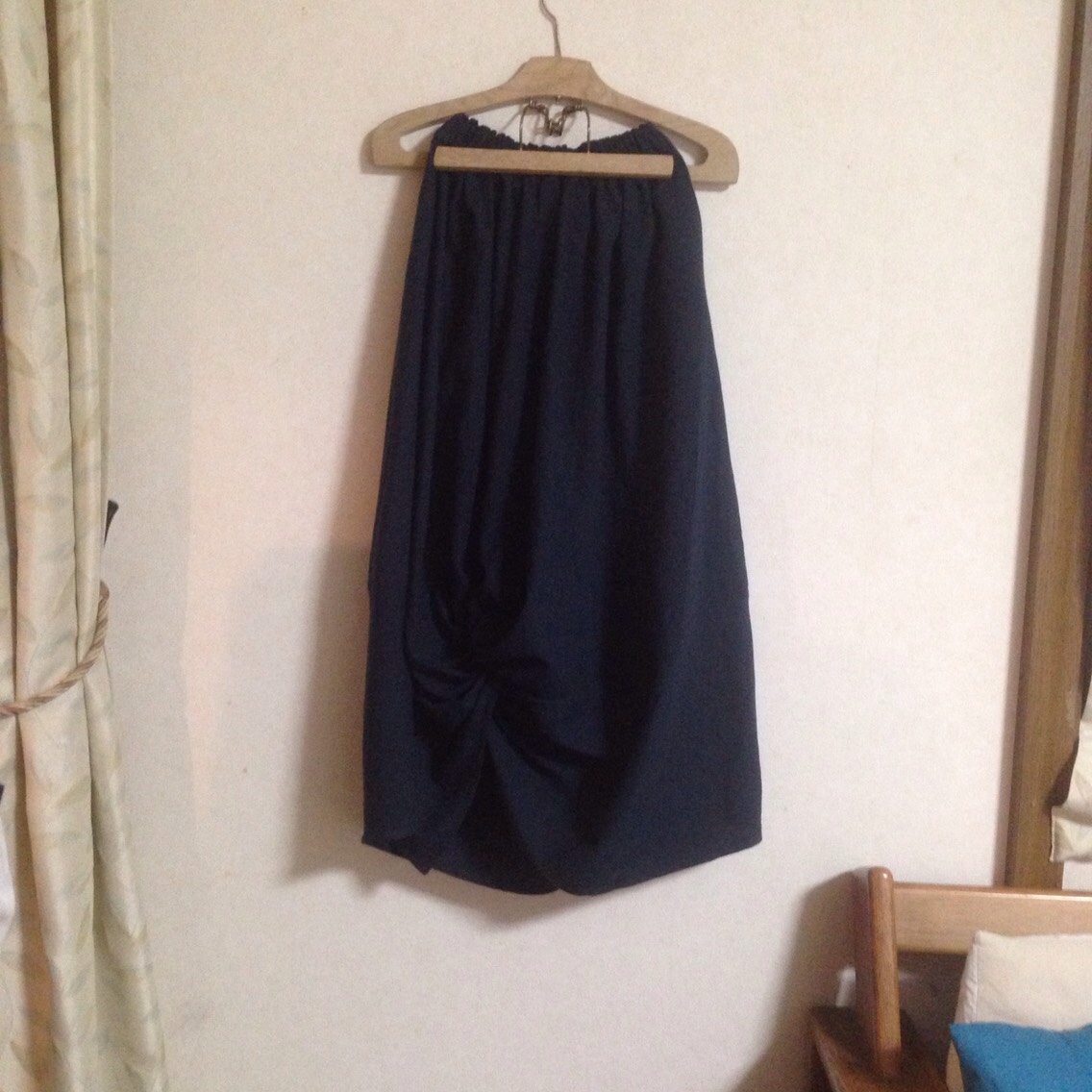 ハーフリネンのツイストコクーンスカート  ネイビー