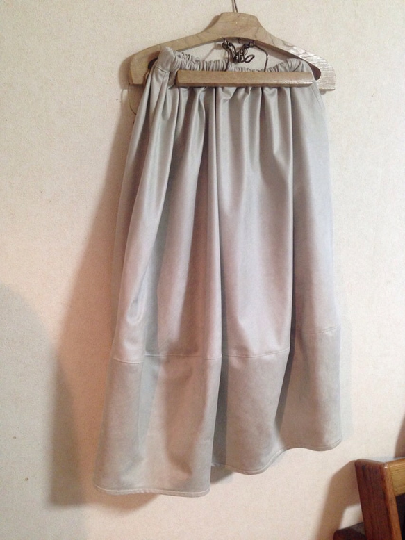 人工皮革 秋のコクーンスカート 4枚目の画像