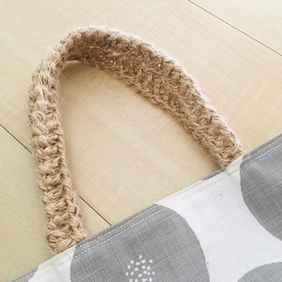 米水玉。編織持手の扁包。麻繩與布 第4張的照片